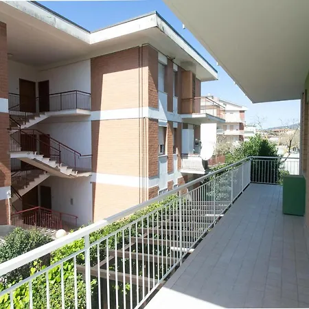 M027 - Marcelli, Trilocale Con Terrazzo A 150 Metri Dal Mare